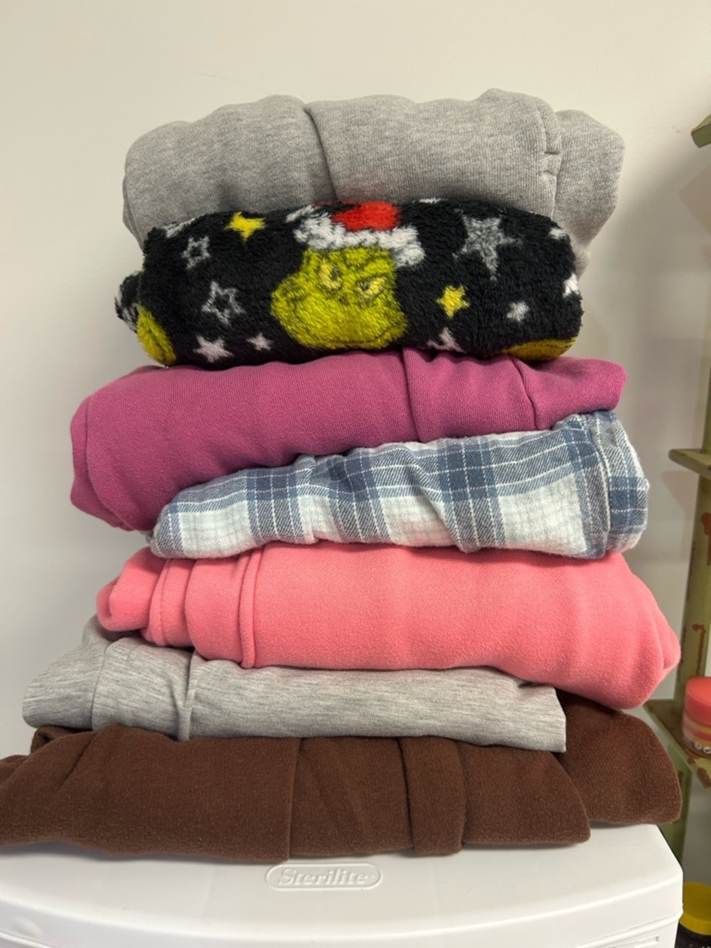 HUGE 7 Piece lot Womens Small / Medium Sweatpant puma, brandy, aero, ect bundle
